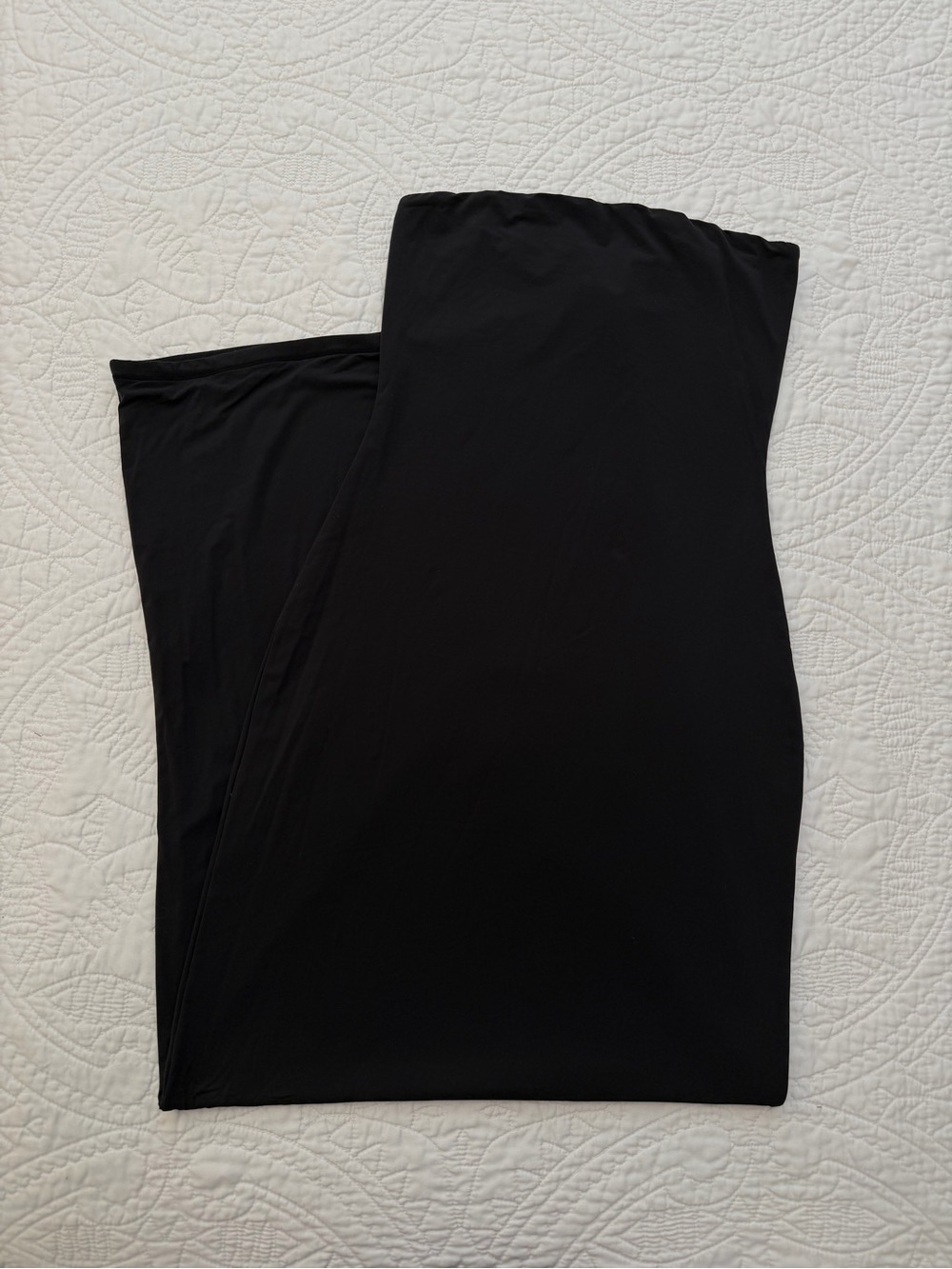SKIMS Fits Everybody Tube Dress in Onyx - Picture 5 of 7